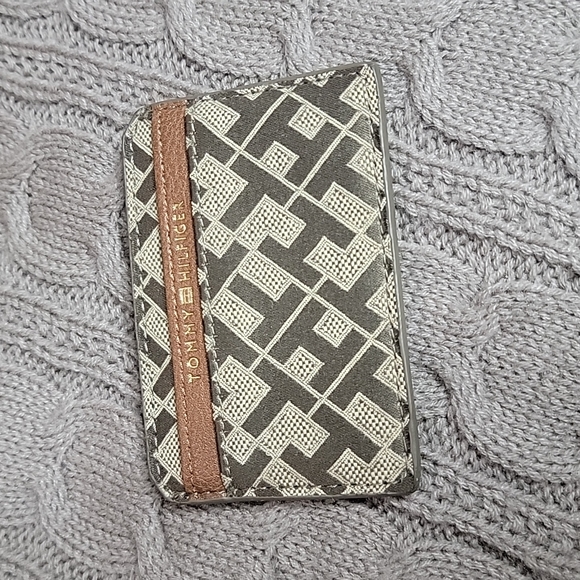 Tommy Hilfiger Wristlet & Card Holder - Picture 3 of 15